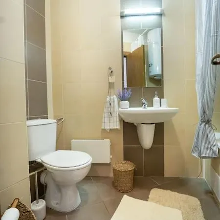 Hidden Gem With 1br And Amazing View バンスコ