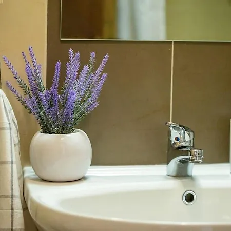 Апартаменти Hidden Gem With 1br And Amazing View